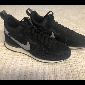 Nike internationalist mid size 7.5 men’s black